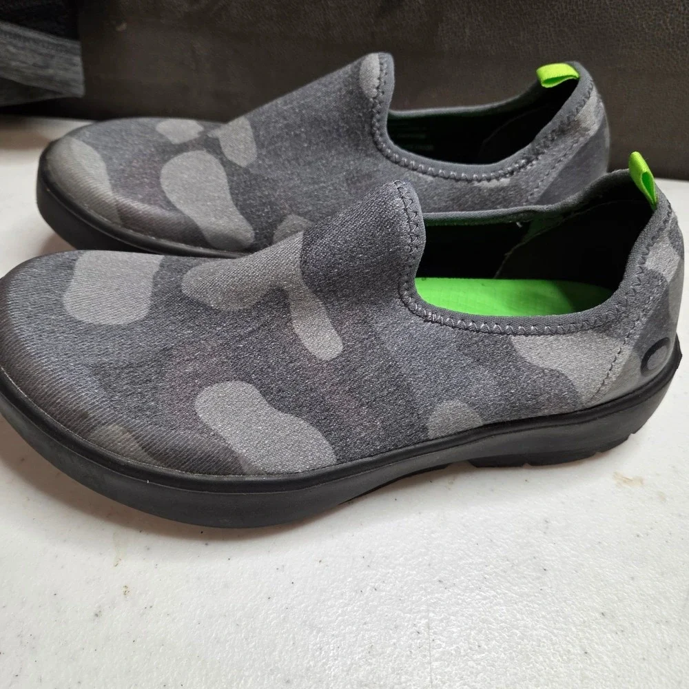 OOFOS Women's or Youth Gray Camouflage Eezee Slip On Shoes Size 6/37